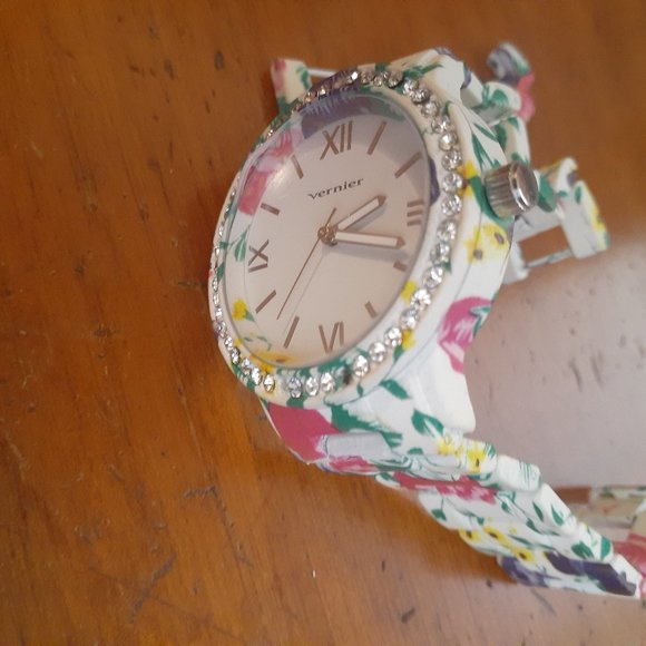 FLOWERY, FUN & FABULOUS WATCH - Picture 6 of 6